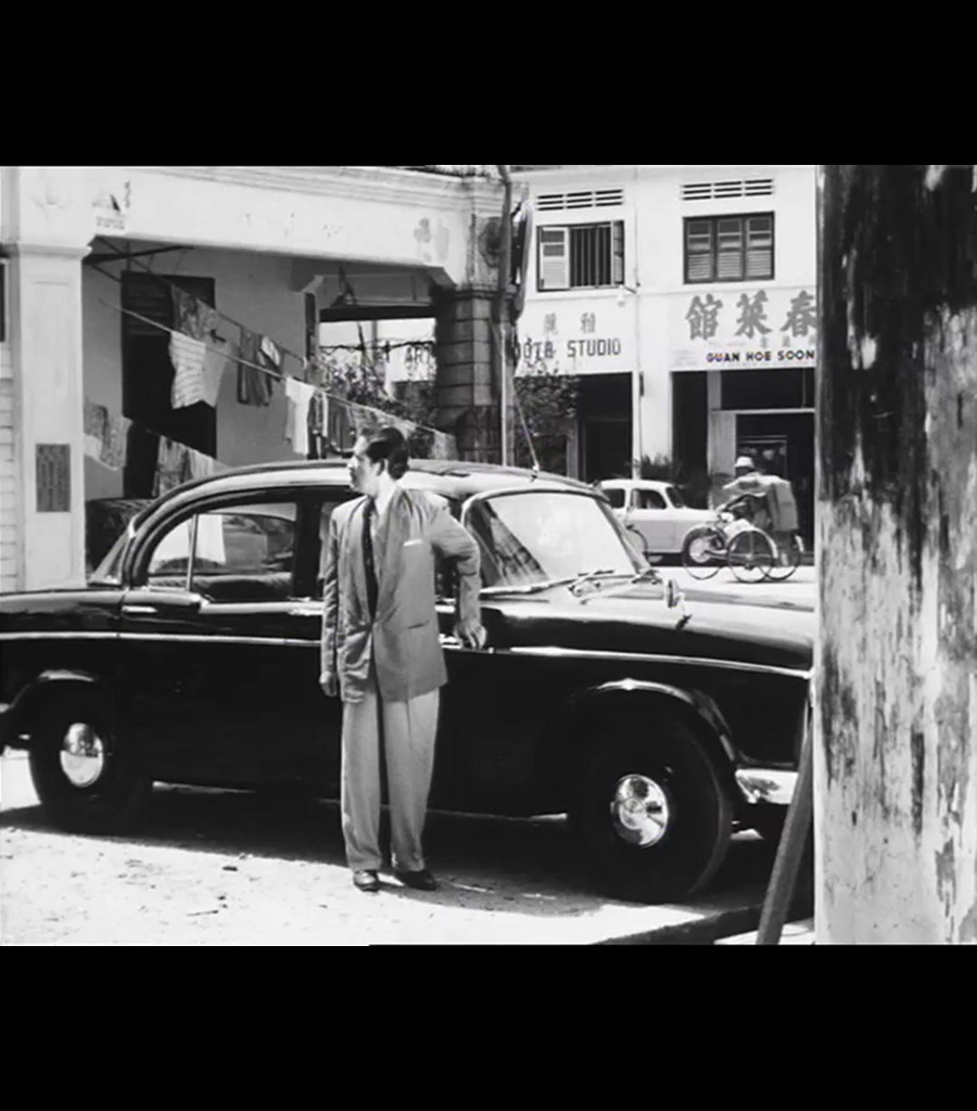 Still from 'Che Mamat Parang Tumpol' (Film source: Asian Film Archive. Courtesy of ©Cathay-Keris Film Pte. Ltd.)